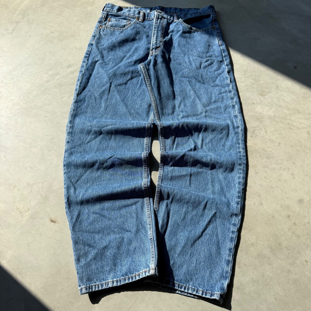 Vintage y2k Levi's Relaxed Fit Jeans